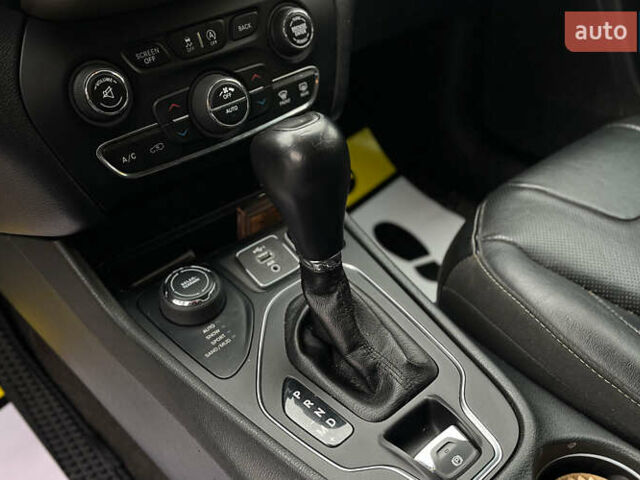 Серый Джип Чероки, объемом двигателя 3.24 л и пробегом 243 тыс. км за 12900 $, фото 13 на Automoto.ua