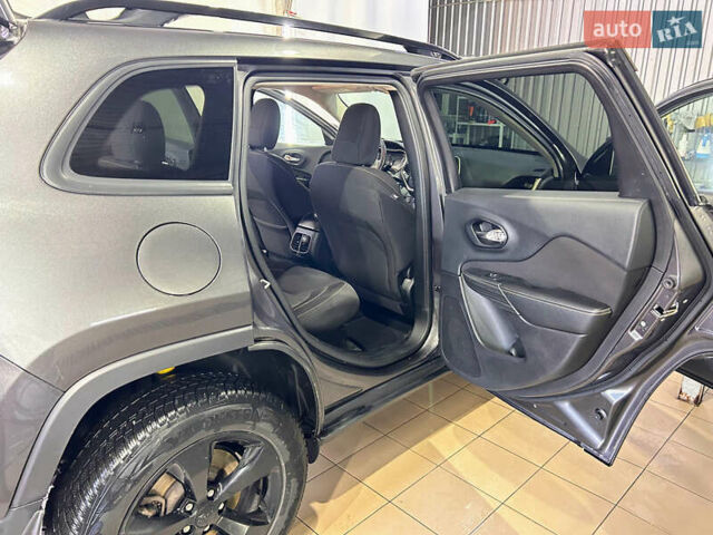 Сірий Джип Cherokee, об'ємом двигуна 2.36 л та пробігом 146 тис. км за 14500 $, фото 12 на Automoto.ua