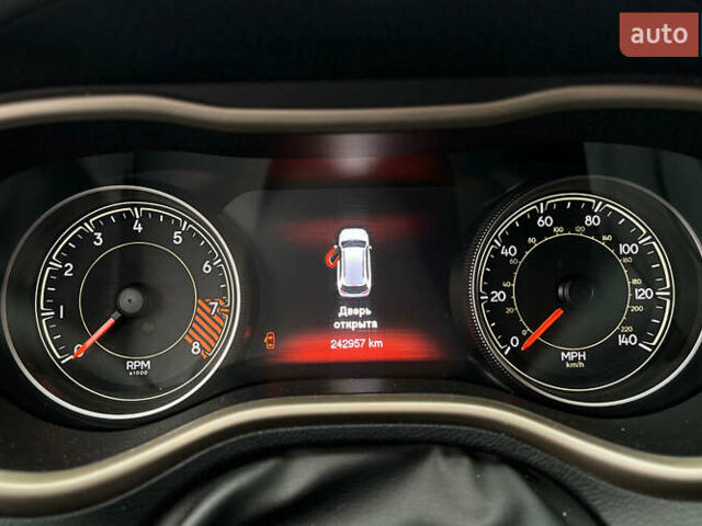 Серый Джип Чероки, объемом двигателя 3.24 л и пробегом 243 тыс. км за 12900 $, фото 10 на Automoto.ua