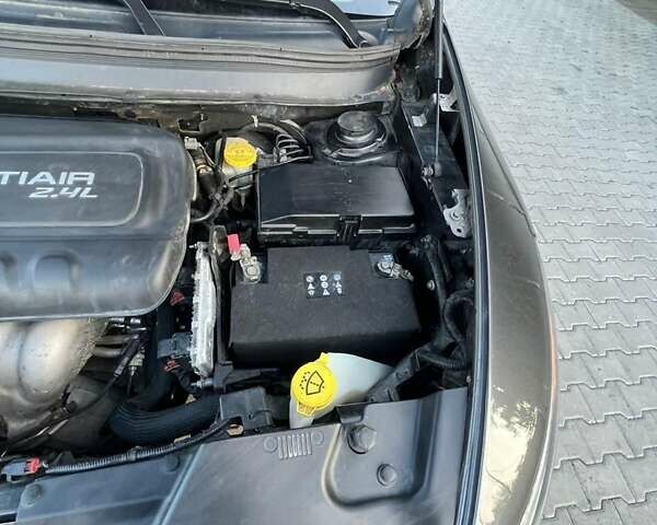 Серый Джип Чероки, объемом двигателя 2.36 л и пробегом 186 тыс. км за 15700 $, фото 14 на Automoto.ua