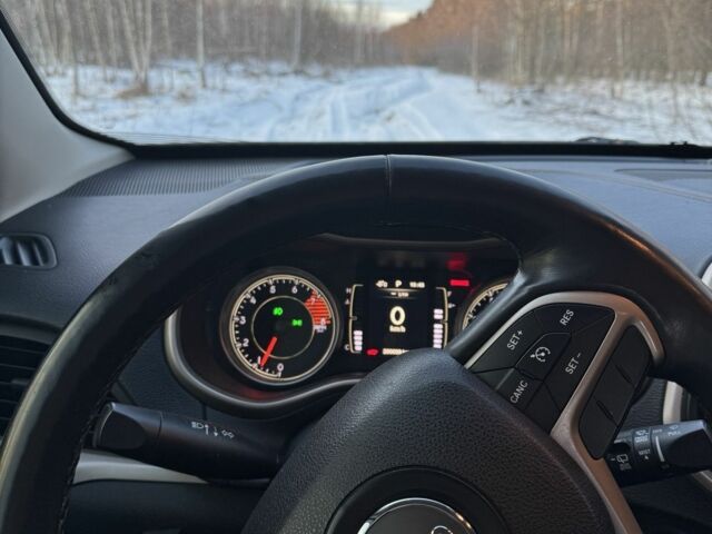 Серый Джип Чероки, объемом двигателя 3.2 л и пробегом 208 тыс. км за 14600 $, фото 7 на Automoto.ua