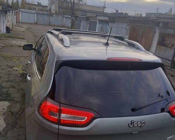 Серый Джип Чероки, объемом двигателя 2.4 л и пробегом 177 тыс. км за 12400 $, фото 1 на Automoto.ua