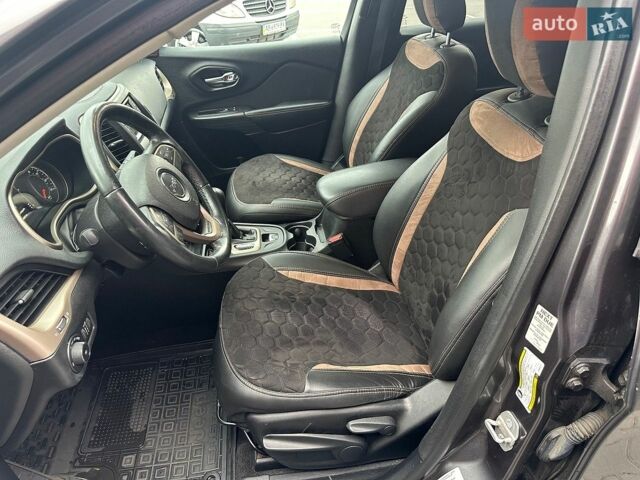 Сірий Джип Cherokee, об'ємом двигуна 2.36 л та пробігом 168 тис. км за 12200 $, фото 50 на Automoto.ua