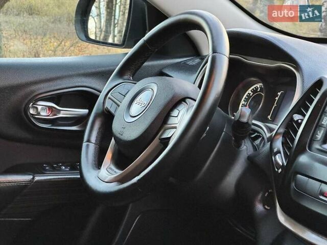 Джип Cherokee 2015 у Ахтырке на Automoto.ua Сірий Джип Cherokee, об'ємом двигуна 2.4 л та пробігом 145 тис. км за 11850 $, фото 37 на Automoto.ua