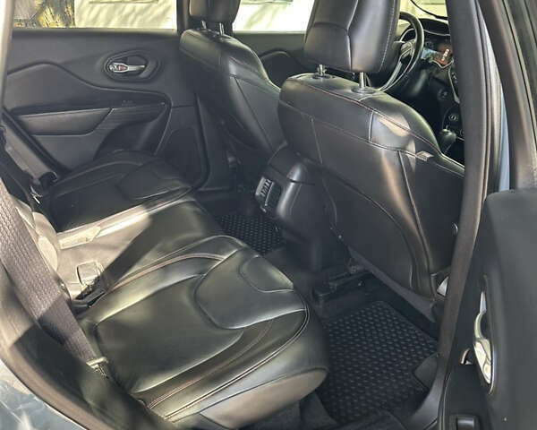 Сірий Джип Cherokee, об'ємом двигуна 3.24 л та пробігом 235 тис. км за 15500 $, фото 40 на Automoto.ua