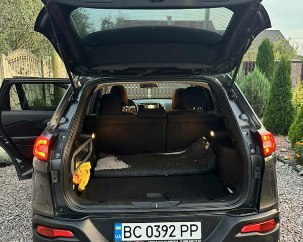 Серый Джип Чероки, объемом двигателя 2.36 л и пробегом 250 тыс. км за 8500 $, фото 49 на Automoto.ua