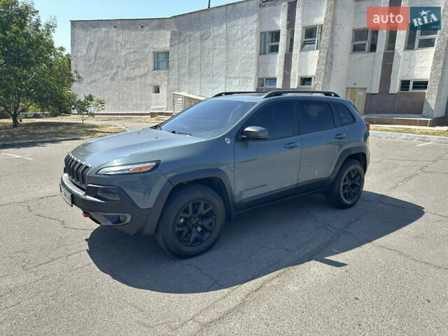 Сірий Джип Cherokee, об'ємом двигуна 3.24 л та пробігом 235 тис. км за 15500 $, фото 3 на Automoto.ua