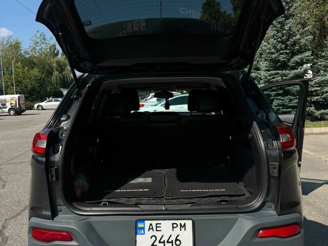 Сірий Джип Cherokee, об'ємом двигуна 2.4 л та пробігом 115 тис. км за 12999 $, фото 6 на Automoto.ua