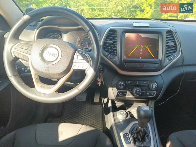 Сірий Джип Cherokee, об'ємом двигуна 2.36 л та пробігом 185 тис. км за 12999 $, фото 15 на Automoto.ua