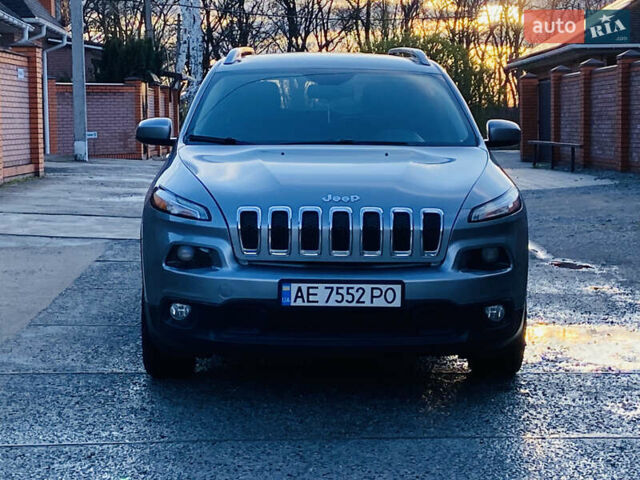 Сірий Джип Cherokee, об'ємом двигуна 2.36 л та пробігом 122 тис. км за 11800 $, фото 9 на Automoto.ua