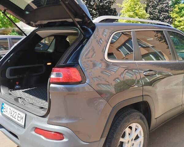 Сірий Джип Cherokee, об'ємом двигуна 3.2 л та пробігом 185 тис. км за 14500 $, фото 1 на Automoto.ua