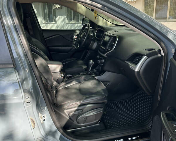 Сірий Джип Cherokee, об'ємом двигуна 3.24 л та пробігом 235 тис. км за 15500 $, фото 39 на Automoto.ua