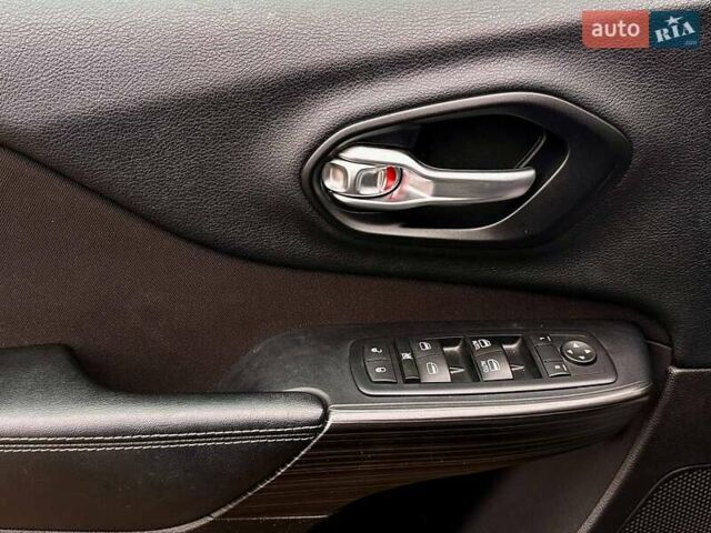 Серый Джип Чероки, объемом двигателя 2.36 л и пробегом 122 тыс. км за 15200 $, фото 11 на Automoto.ua