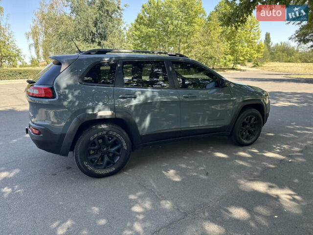 Сірий Джип Cherokee, об'ємом двигуна 3.24 л та пробігом 235 тис. км за 15500 $, фото 18 на Automoto.ua