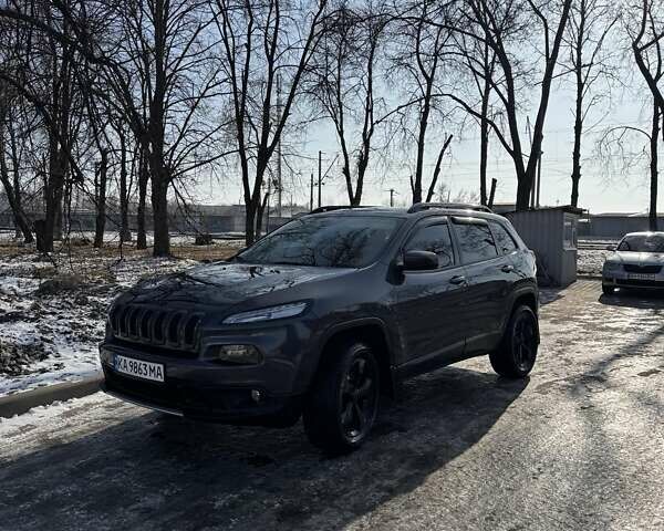 Серый Джип Чероки, объемом двигателя 3.2 л и пробегом 208 тыс. км за 14600 $, фото 2 на Automoto.ua