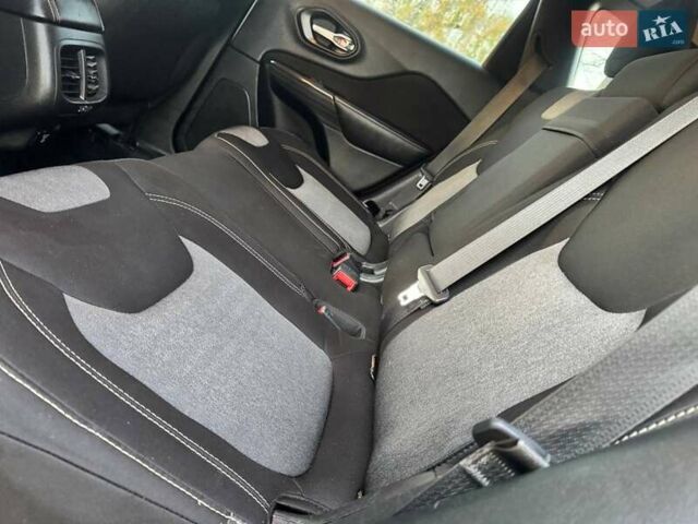 Джип Cherokee 2015 у Ахтырке на Automoto.ua Сірий Джип Cherokee, об'ємом двигуна 2.4 л та пробігом 145 тис. км за 11850 $, фото 29 на Automoto.ua