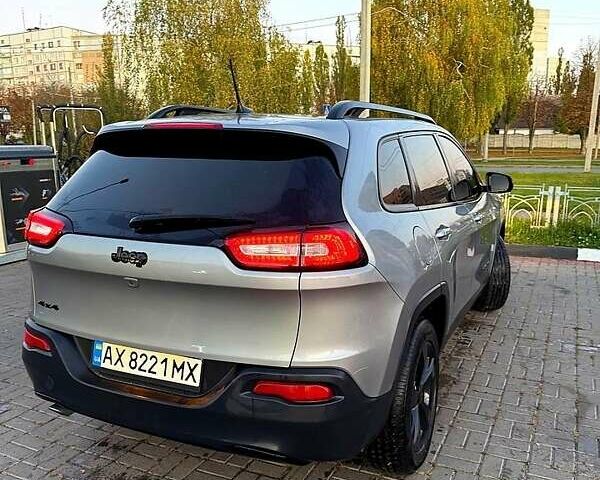 Серый Джип Чероки, объемом двигателя 2.4 л и пробегом 270 тыс. км за 14000 $, фото 3 на Automoto.ua