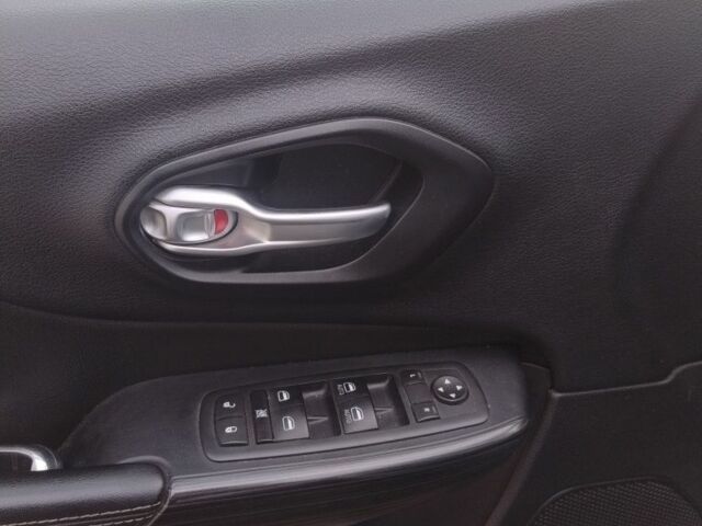 Сірий Джип Cherokee, об'ємом двигуна 2.4 л та пробігом 177 тис. км за 12400 $, фото 18 на Automoto.ua