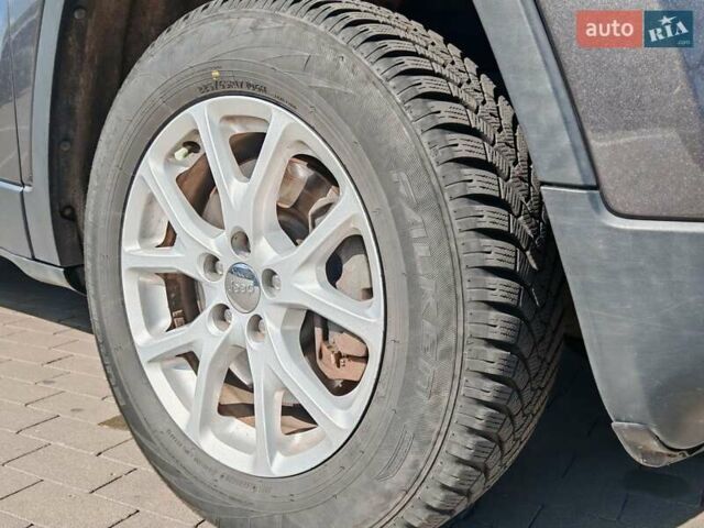 Сірий Джип Cherokee, об'ємом двигуна 3.24 л та пробігом 146 тис. км за 16000 $, фото 11 на Automoto.ua