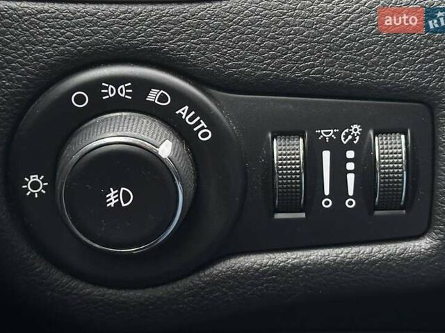 Серый Джип Чероки, объемом двигателя 2.36 л и пробегом 122 тыс. км за 15200 $, фото 29 на Automoto.ua