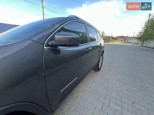 Серый Джип Чероки, объемом двигателя 2.36 л и пробегом 186 тыс. км за 15700 $, фото 84 на Automoto.ua