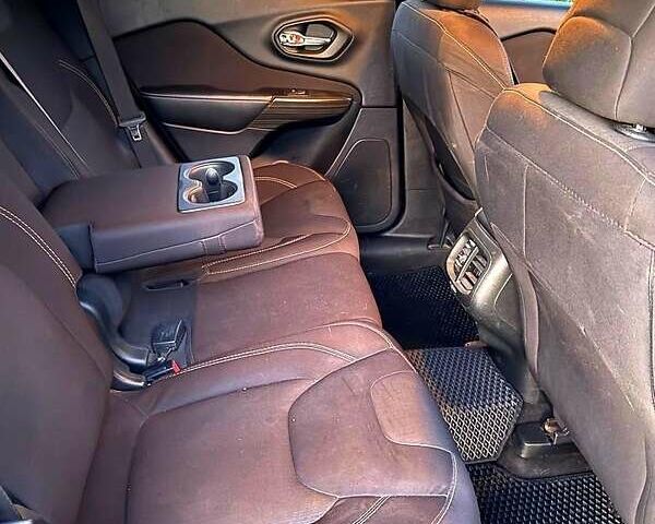 Серый Джип Чероки, объемом двигателя 2.4 л и пробегом 270 тыс. км за 14000 $, фото 11 на Automoto.ua