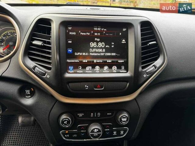 Сірий Джип Cherokee, об'ємом двигуна 3.2 л та пробігом 224 тис. км за 12290 $, фото 16 на Automoto.ua