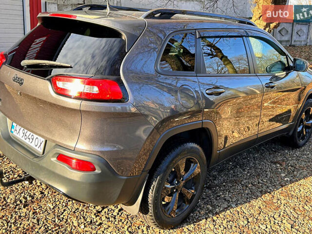 Сірий Джип Cherokee, об'ємом двигуна 2.36 л та пробігом 146 тис. км за 14500 $, фото 3 на Automoto.ua