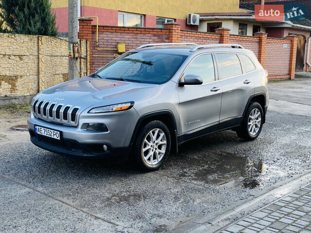 Сірий Джип Cherokee, об'ємом двигуна 2.36 л та пробігом 122 тис. км за 11800 $, фото 1 на Automoto.ua
