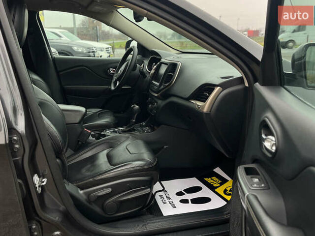 Серый Джип Чероки, объемом двигателя 3.24 л и пробегом 243 тыс. км за 12900 $, фото 15 на Automoto.ua