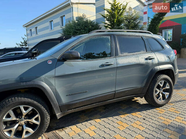 Сірий Джип Cherokee, об'ємом двигуна 3.24 л та пробігом 190 тис. км за 18000 $, фото 7 на Automoto.ua