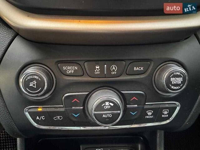 Сірий Джип Cherokee, об'ємом двигуна 3.2 л та пробігом 224 тис. км за 12290 $, фото 19 на Automoto.ua