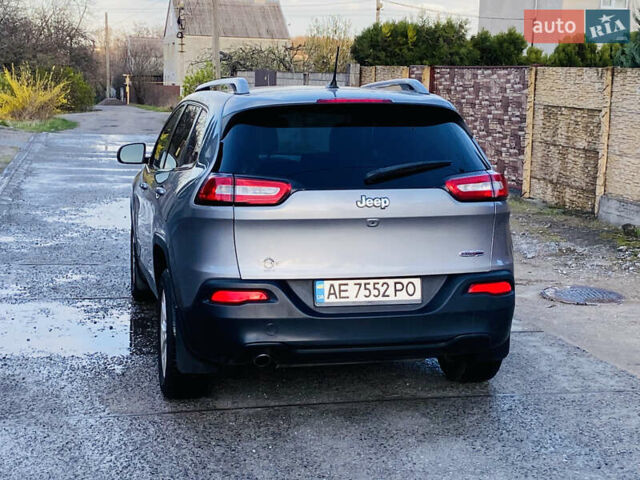 Сірий Джип Cherokee, об'ємом двигуна 2.36 л та пробігом 122 тис. км за 11800 $, фото 4 на Automoto.ua