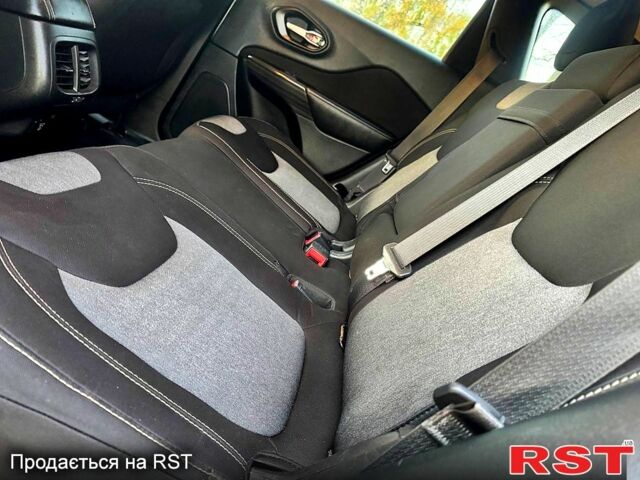 Джип Cherokee 2015 у Ахтырке на Automoto.ua Сірий Джип Cherokee, об'ємом двигуна 2.4 л та пробігом 150 тис. км за 11850 $, фото 5 на Automoto.ua