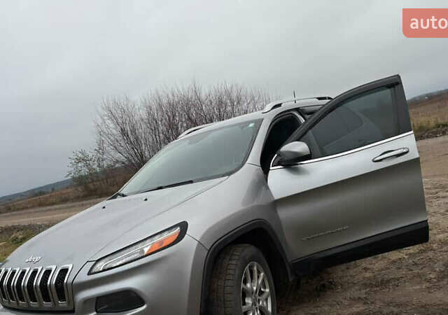 Сірий Джип Cherokee, об'ємом двигуна 2.36 л та пробігом 168 тис. км за 10500 $, фото 4 на Automoto.ua