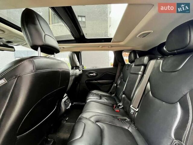 Серый Джип Чероки, объемом двигателя 2.36 л и пробегом 164 тыс. км за 12900 $, фото 4 на Automoto.ua