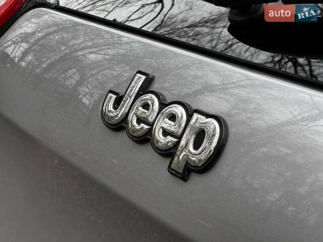 Сірий Джип Cherokee, об'ємом двигуна 2.36 л та пробігом 140 тис. км за 11852 $, фото 16 на Automoto.ua
