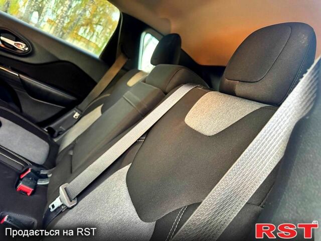 Джип Cherokee 2015 у Ахтырке на Automoto.ua Сірий Джип Cherokee, об'ємом двигуна 2.4 л та пробігом 150 тис. км за 11850 $, фото 6 на Automoto.ua