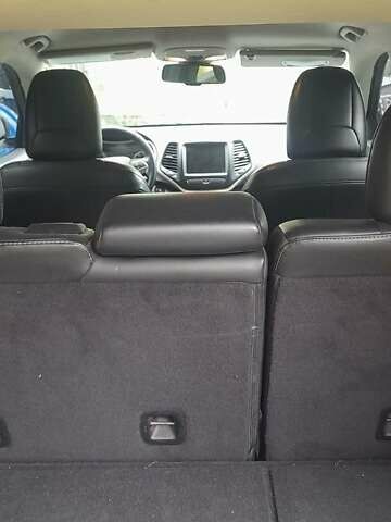 Серый Джип Чероки, объемом двигателя 2.36 л и пробегом 125 тыс. км за 15500 $, фото 10 на Automoto.ua