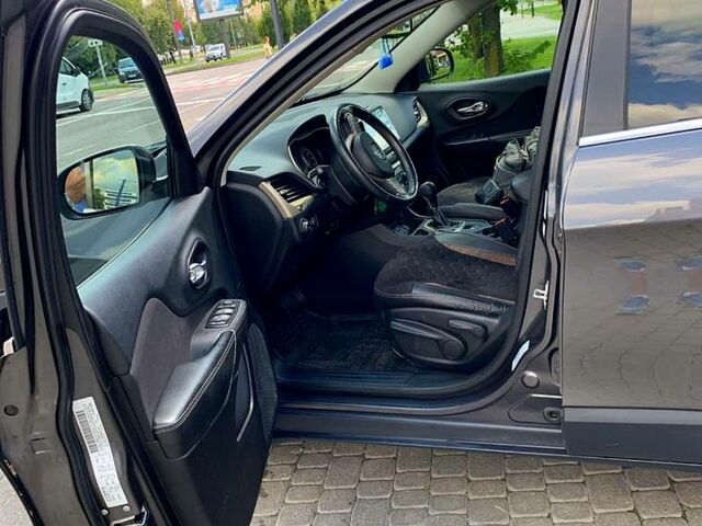 Сірий Джип Cherokee, об'ємом двигуна 2.4 л та пробігом 167 тис. км за 13500 $, фото 6 на Automoto.ua