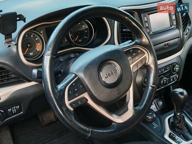 Сірий Джип Cherokee, об'ємом двигуна 3.24 л та пробігом 146 тис. км за 16000 $, фото 15 на Automoto.ua
