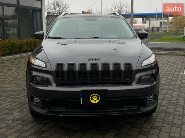 Серый Джип Чероки, объемом двигателя 3.24 л и пробегом 243 тыс. км за 12900 $, фото 1 на Automoto.ua