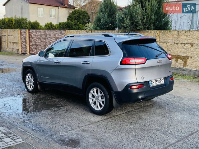 Сірий Джип Cherokee, об'ємом двигуна 2.36 л та пробігом 122 тис. км за 11800 $, фото 3 на Automoto.ua