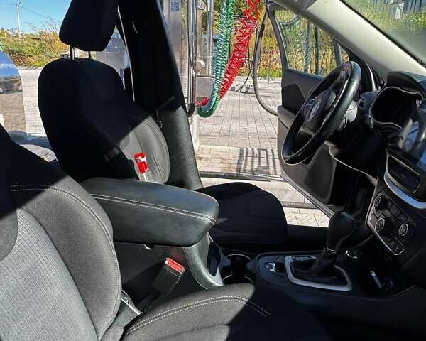 Серый Джип Чероки, объемом двигателя 2.36 л и пробегом 210 тыс. км за 12000 $, фото 43 на Automoto.ua