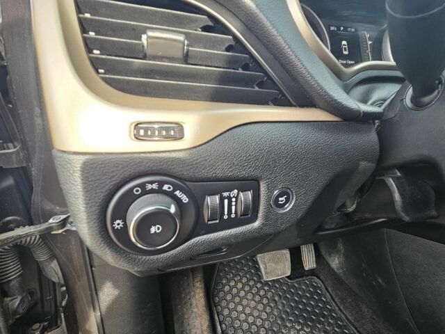 Серый Джип Чероки, объемом двигателя 3.2 л и пробегом 177 тыс. км за 11000 $, фото 14 на Automoto.ua