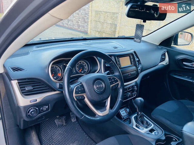 Сірий Джип Cherokee, об'ємом двигуна 2.36 л та пробігом 122 тис. км за 11800 $, фото 12 на Automoto.ua