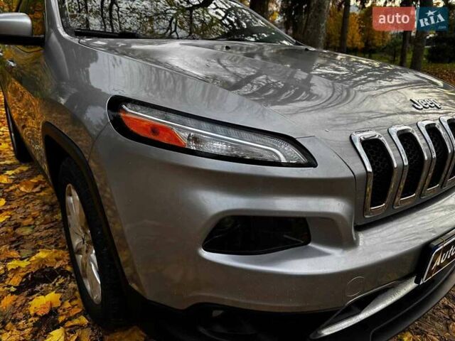 Сірий Джип Cherokee, об'ємом двигуна 3.2 л та пробігом 224 тис. км за 12290 $, фото 3 на Automoto.ua