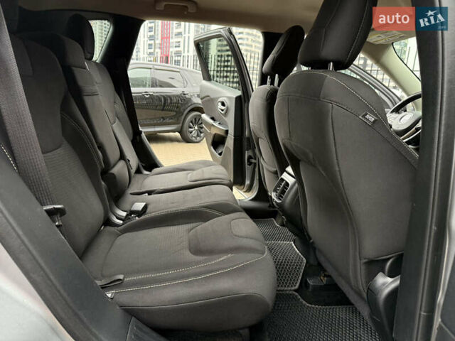 Сірий Джип Cherokee, об'ємом двигуна 2.36 л та пробігом 190 тис. км за 12000 $, фото 16 на Automoto.ua