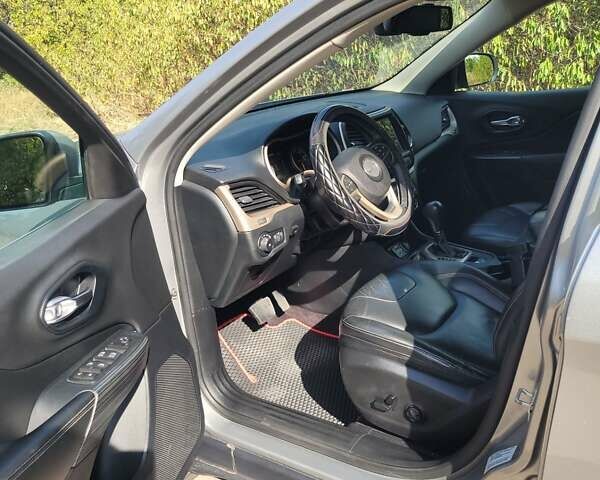 Сірий Джип Cherokee, об'ємом двигуна 2.36 л та пробігом 133 тис. км за 15000 $, фото 6 на Automoto.ua