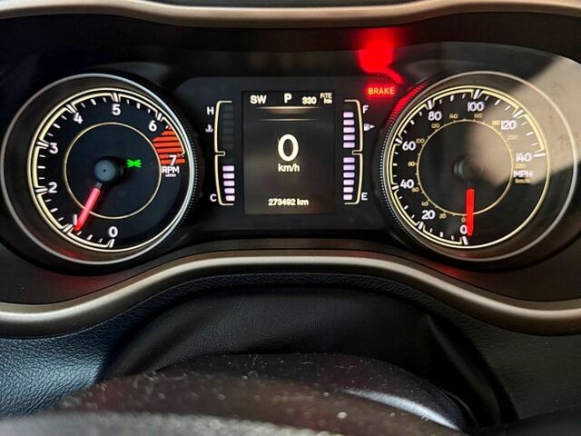 Сірий Джип Cherokee, об'ємом двигуна 2.4 л та пробігом 270 тис. км за 14000 $, фото 5 на Automoto.ua